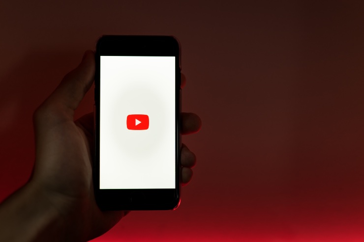 Così potete ascoltare musica su YouTube anche con lo schermo del cellulare spento