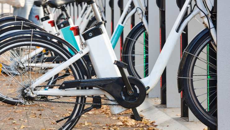 Bici assistita e monopattino gratis: chi può accedere