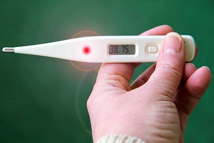 Febbre e medicine, qual è il giusto dosaggio del paracetamolo in base ai casi 