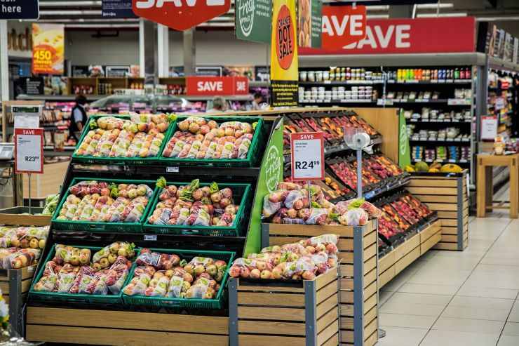 spesa supermercato si abbassano i prezzi di alcuni prodotti di prima necessità