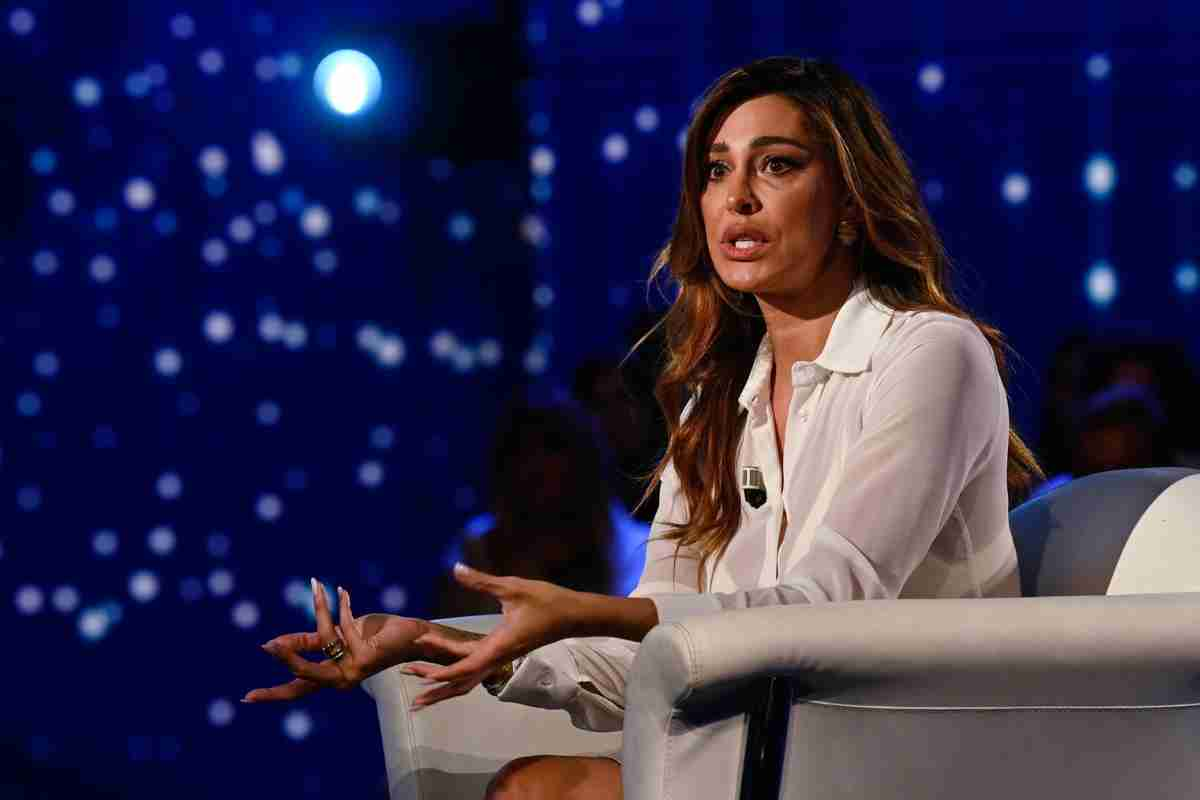 Belen Rodriguez vola a Dubai per lavoro