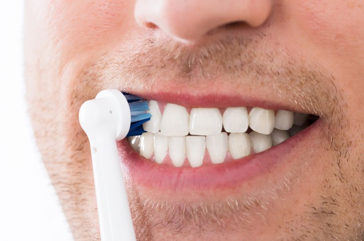 Evita questo errore quando usi lo spazzolino da denti elettrico
