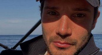 Stefano De Martino beccato con lei dietro le quinte del suo show: chi è la misteriosa donna