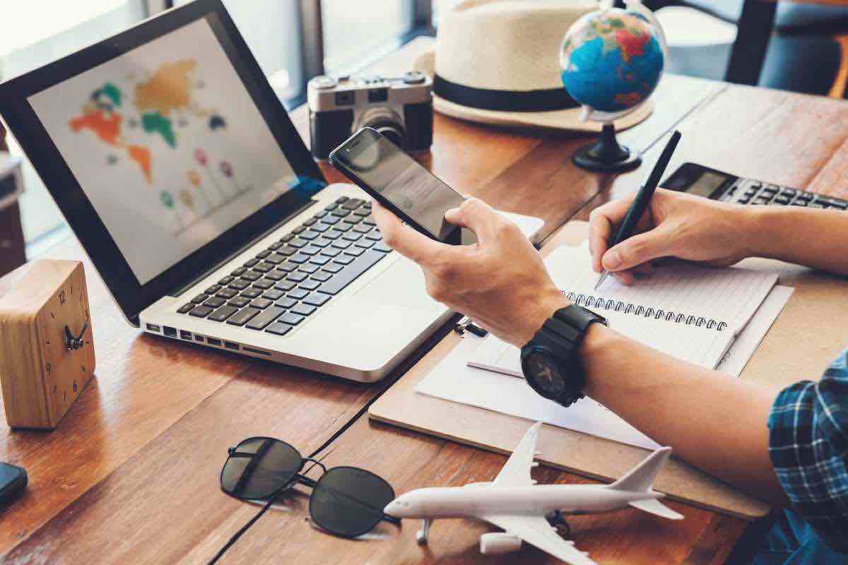 C'è un sito di prenotazione viaggi online che fa spendere fino a tre volte in più