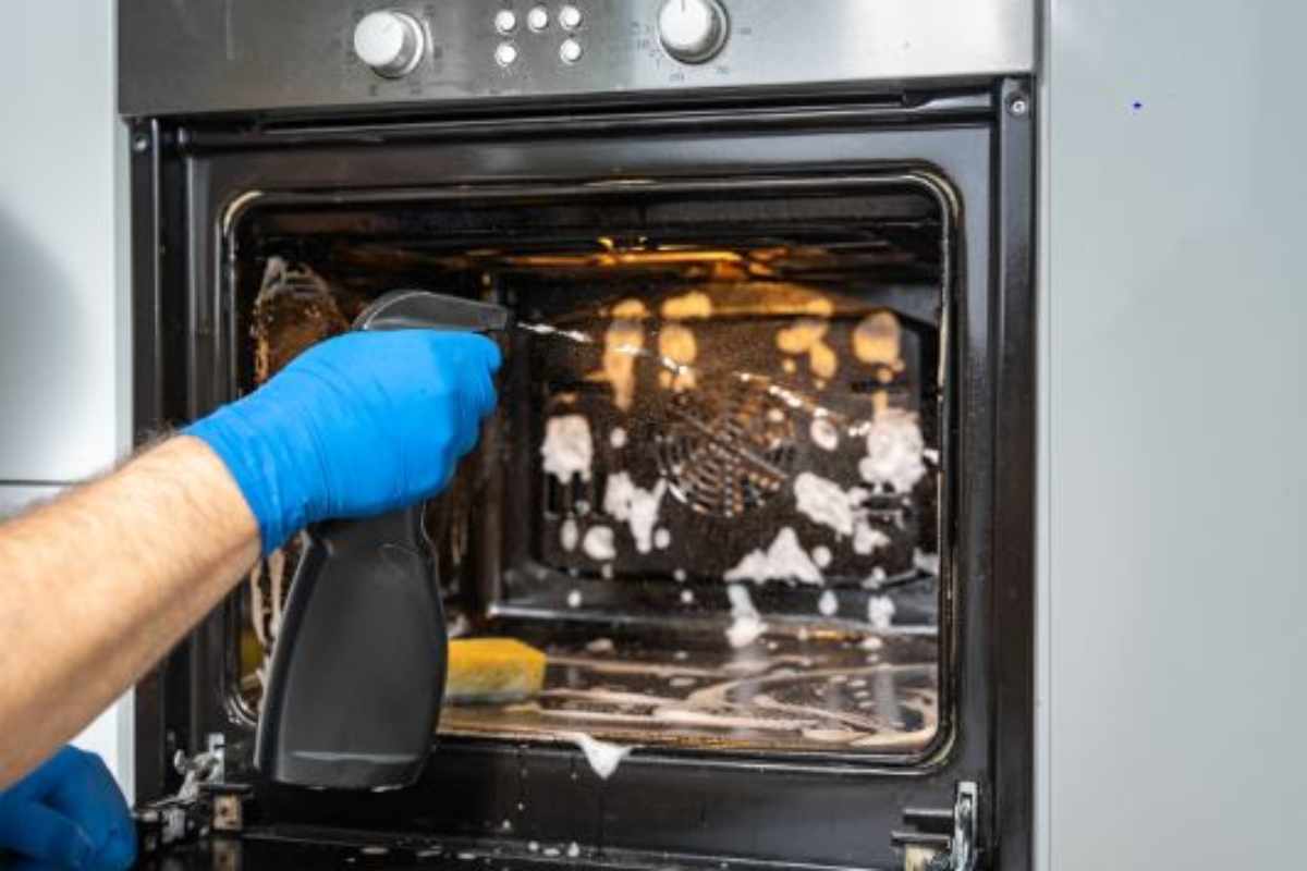 metodi naturali per pulire il forno incrostato