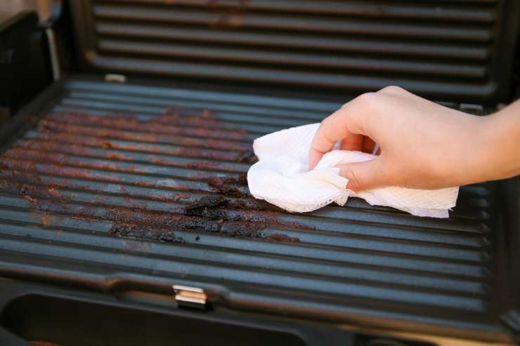 come pulire griglia del barbecue