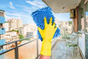 come pulire i balconi senza detersivo
